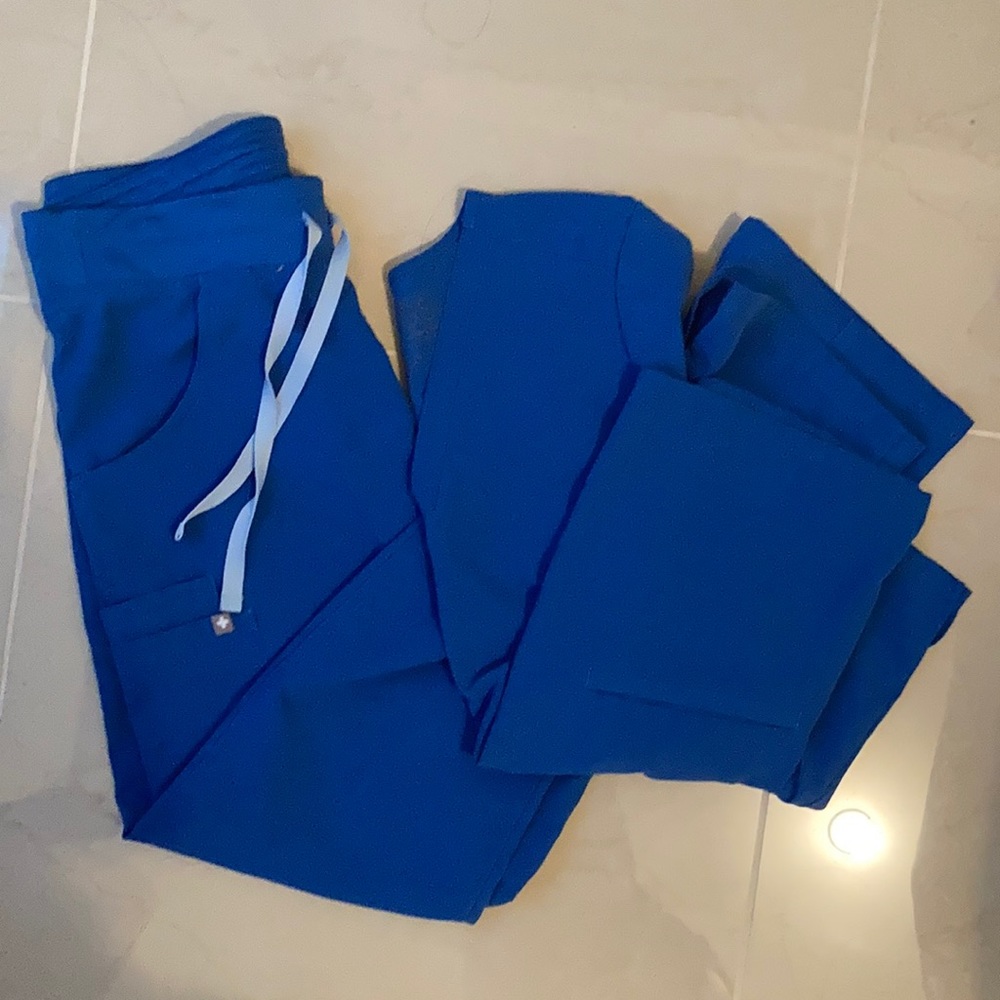 Royal blue Figs scrub set